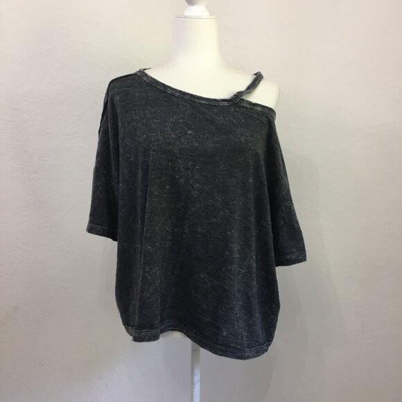Amante Tops - AMANTE Womens Cropped T-Shirt Short Sleeve Top One Side Off Shoulder Gray M/L